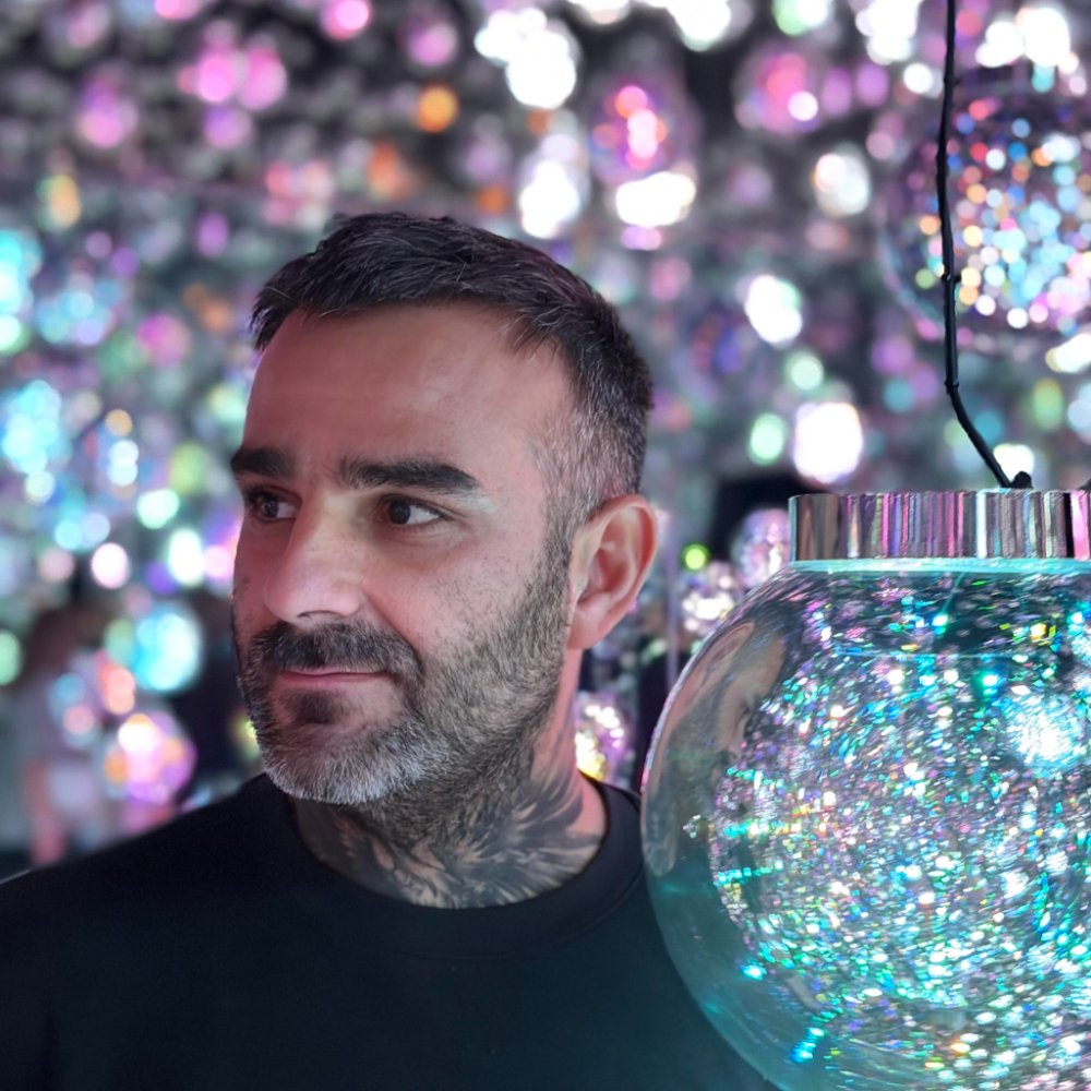 Portrait of Julien Jimenez, founder of PetStayr
